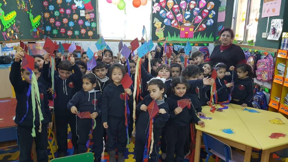 One of the classes posing with a crafts they made in class.